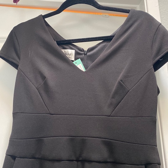 JM Collection V-Neck Cap Sleeve Petite Jumpsuit - Picture 2 of 3